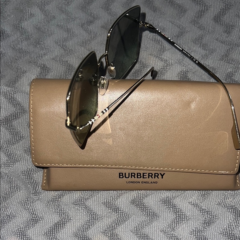 Burberry Tan Sunglasses with Case